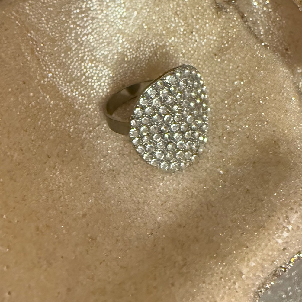 Cache Beautiful silver ring